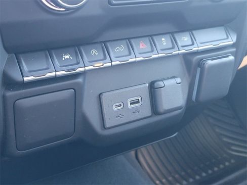 Used 2022 Chevrolet Silverado 1500 Custom image 29