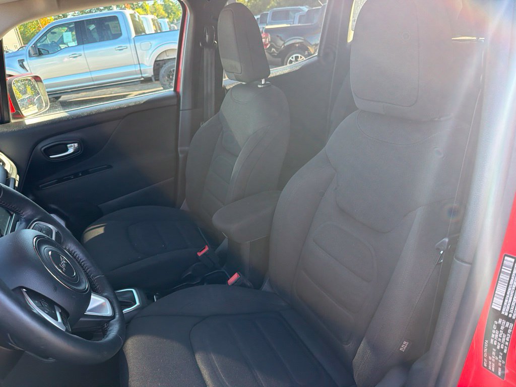 Used 2021 Jeep Renegade Latitude w/ Convenience Group FWD image 18