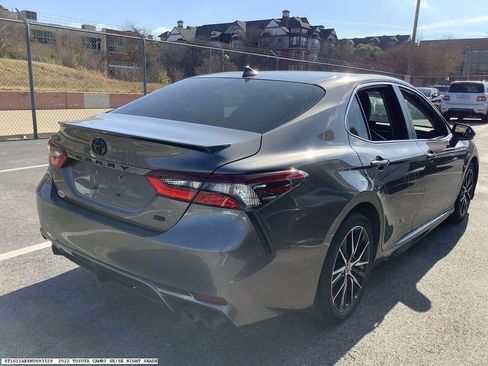 Used 2022 Toyota Camry SE image 4