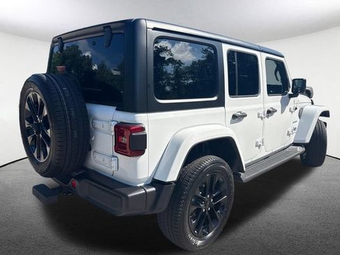 Used 2023 Jeep Wrangler Unlimited Sahara AWD/4WD image 14