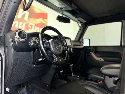 Used 2016 Jeep Wrangler Unlimited Sahara image 41