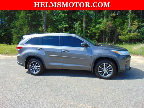 Used 2018 Toyota Highlander XLE AWD/4WD image 10