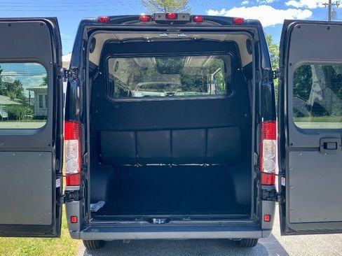 Used 2016 RAM ProMaster 2500 w/ Premium Appearance Group FWD image 10