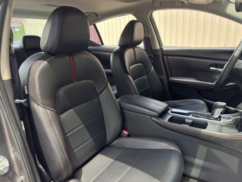 Used 2023 Nissan Sentra SR w/ SR Premium Package FWD image 33