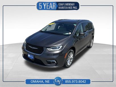 Used 2021 Chrysler Pacifica Touring-L w/ Premium & Safety Sphere Group