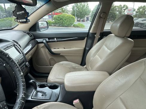Used 2012 Kia Sorento EX w/ EX V6 Premium Pkg FWD image 9