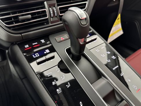 Certified 2025 Porsche Macan Turbo image 22