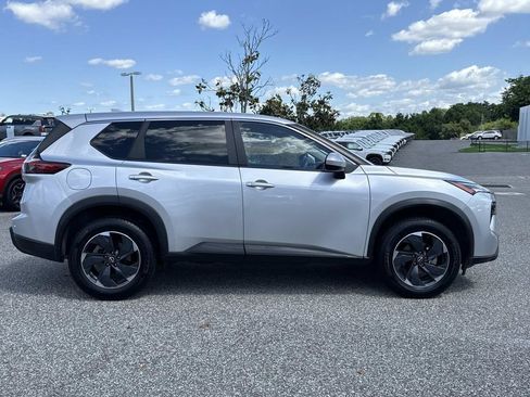 Certified 2024 Nissan Rogue SV FWD image 2