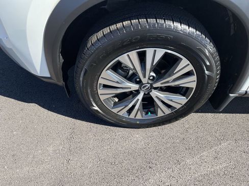 Used 2023 Nissan Rogue SV AWD/4WD image 10
