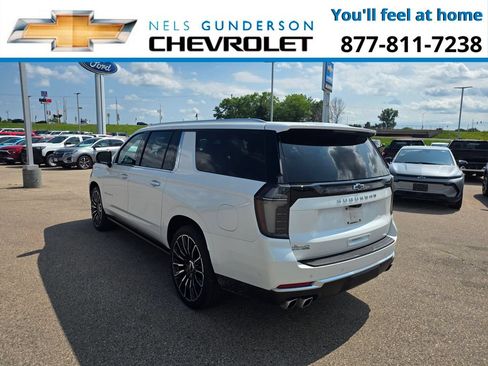 Certified 2025 Chevrolet Suburban High Country AWD/4WD image 5