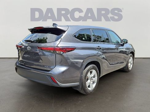 Used 2025 Toyota Highlander LE AWD/4WD image 6