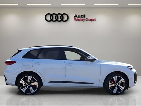 New 2026 Audi SQ5 Premium Plus w/ Premium Plus Package AWD/4WD image 6
