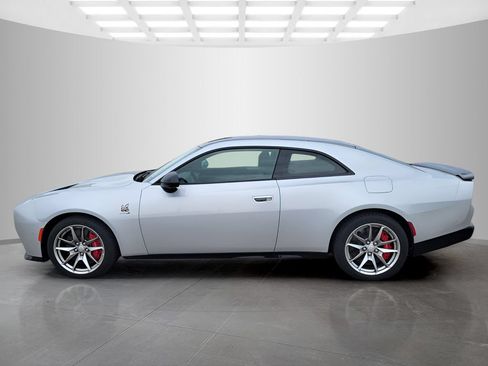 Used 2024 Dodge Charger Daytona Scat Pack w/ Plus Group AWD/4WD image 2