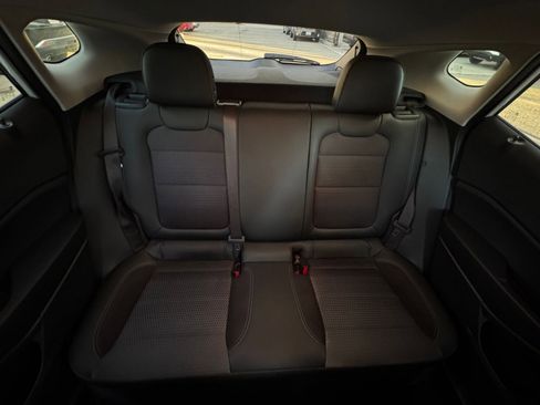 Used 2025 Chevrolet Trax LT image 37