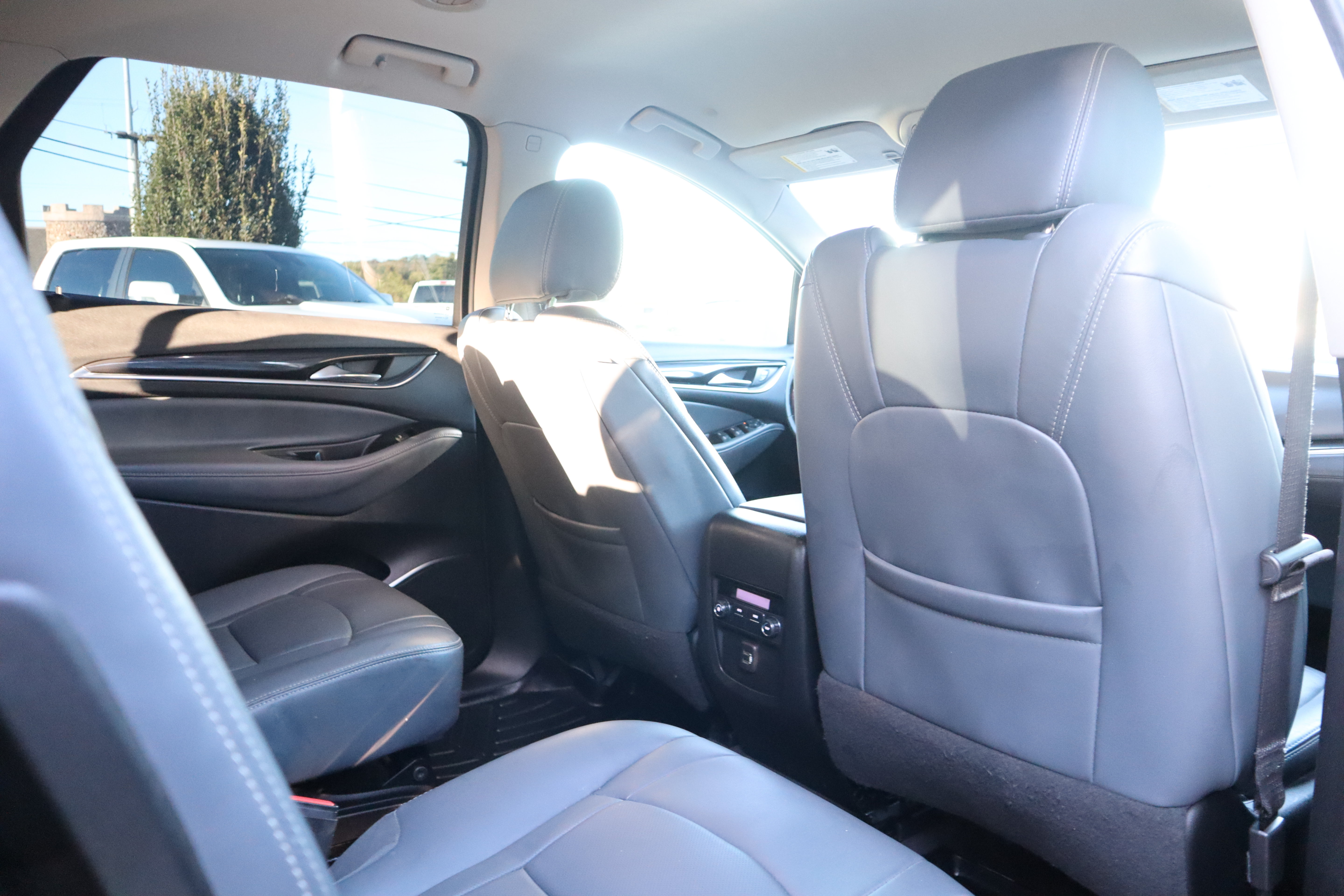 Used 2020 Buick Enclave Essence FWD image 27