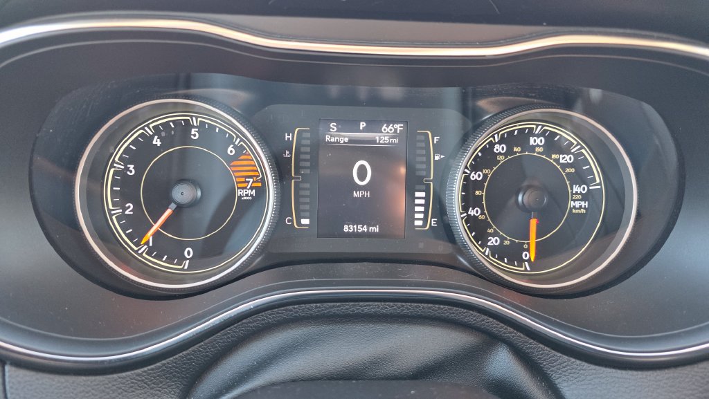 Used 2019 Jeep Cherokee Latitude w/ Cold Weather Group AWD/4WD image 17