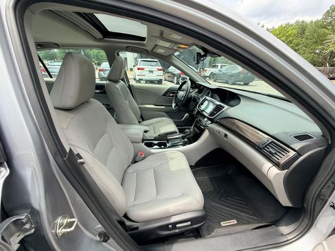 Used 2017 Honda Accord EX-L image 15