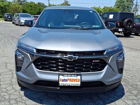 Used 2024 Chevrolet Trax RS w/ Driver Confidence Package FWD image 2