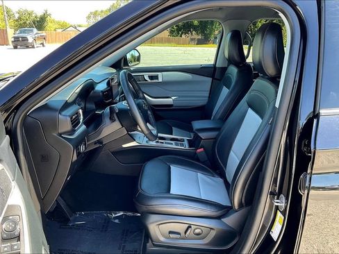 Used 2024 Ford Explorer XLT w/ Equipment Group 202A RWD image 23