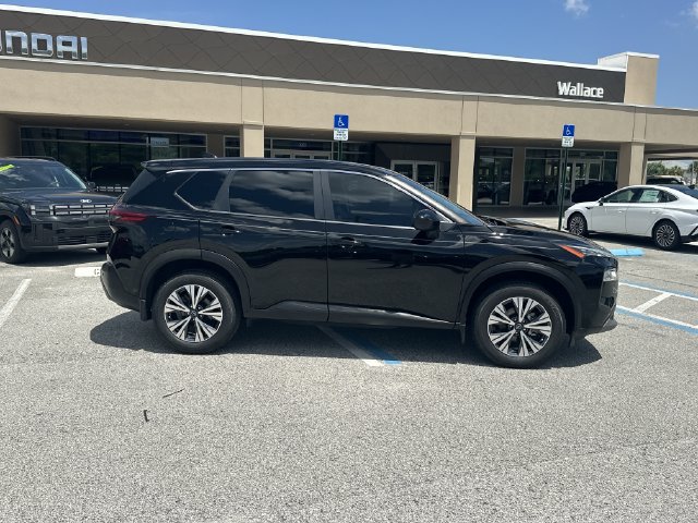 Used 2023 Nissan Rogue SV FWD image 5