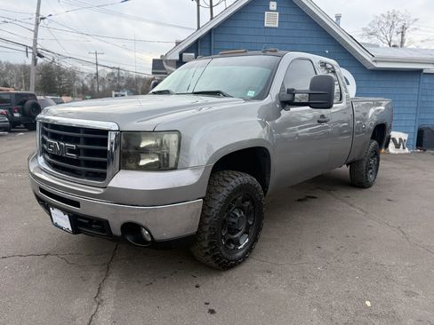 Used 2008 GMC Sierra 2500 SLE w/ SLE2 Preferred Package AWD/4WD image 2