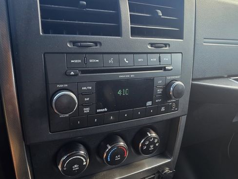 Used 2011 Jeep Liberty Sport image 13