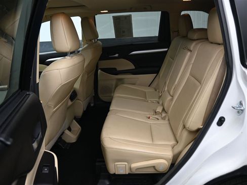Used 2016 Toyota Highlander XLE AWD/4WD image 10