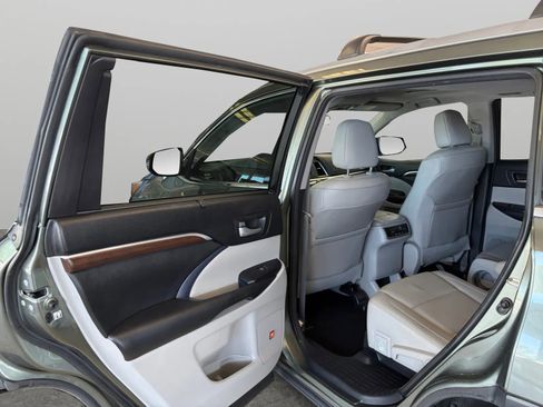 Used 2015 Toyota Highlander Limited AWD/4WD image 14
