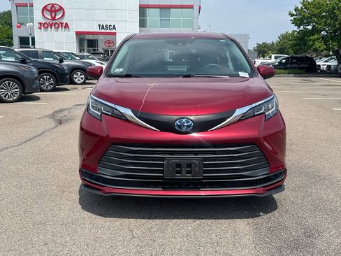 Used 2021 Toyota Sienna LE AWD/4WD image 2