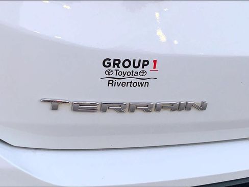 Used 2022 GMC Terrain SLE w/ Driver Convenience Package FWD image 28