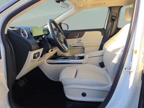 Used 2023 Mercedes-Benz GLA 250 w/ Premium Package image 10