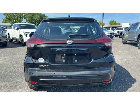 Used 2022 Nissan Kicks S FWD image 5