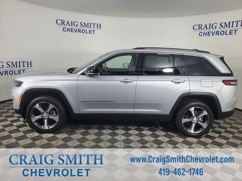 Used 2023 Jeep Grand Cherokee Limited AWD/4WD image 2