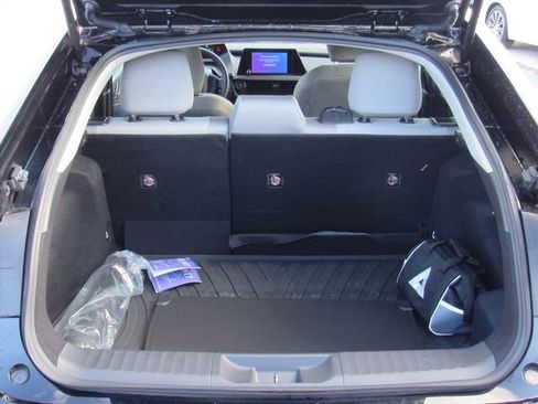 Used 2023 Toyota Prius LE FWD image 5