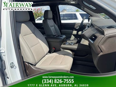 Used 2022 Chevrolet Tahoe Z71 w/ Luxury Package AWD/4WD image 11