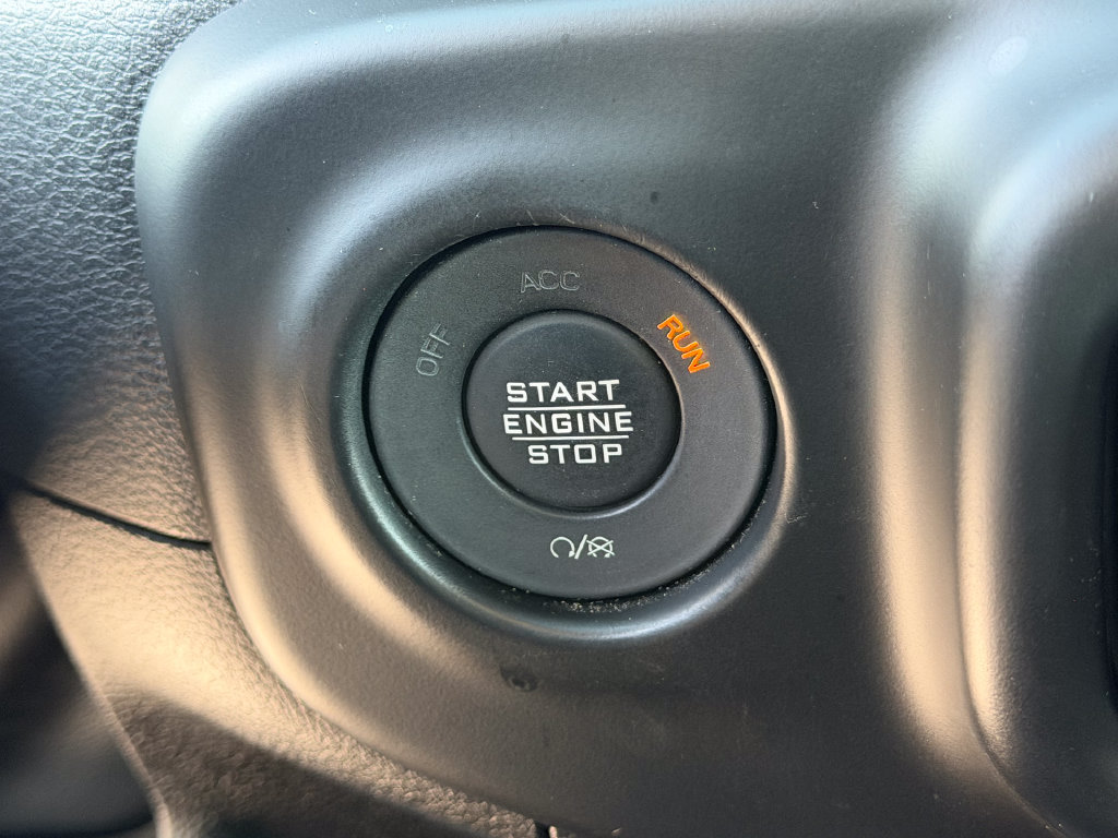 Used 2022 Jeep Wrangler Unlimited Sahara AWD/4WD image 33