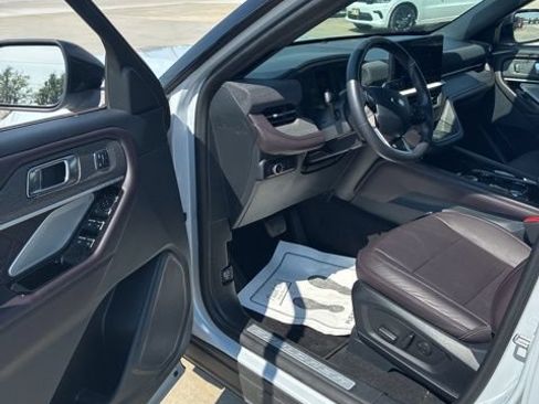 Used 2025 Ford Explorer Platinum w/ LUX Leather Package AWD/4WD image 22