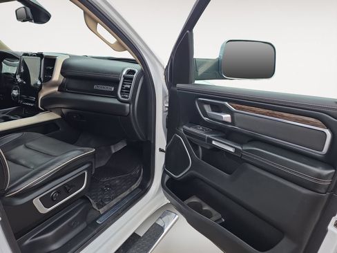 Used 2019 RAM 1500 Laramie AWD/4WD image 9