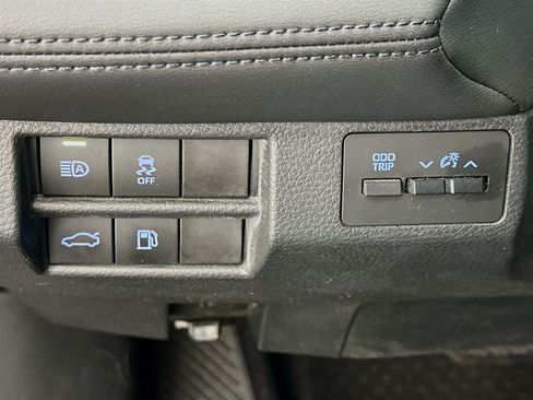 Used 2019 Toyota Avalon XLE image 17