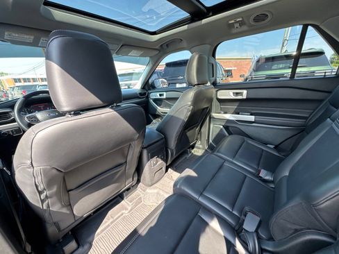 Used 2023 Ford Explorer XLT w/ Equipment Group 202A AWD/4WD image 27