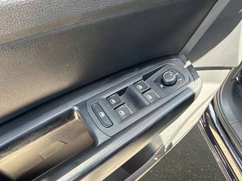 Used 2018 Volkswagen Atlas SE FWD image 18
