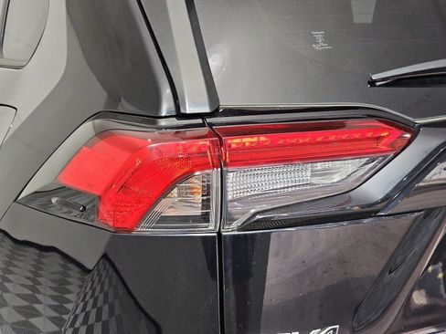Used 2020 Toyota RAV4 LE FWD image 28