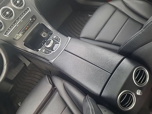 Used 2018 Mercedes-Benz GLC 300 4MATIC image 19
