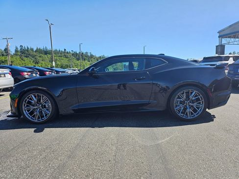 Used 2022 Chevrolet Camaro ZL1 RWD image 6