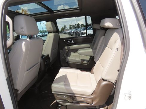 Used 2021 Chevrolet Suburban Z71 AWD/4WD image 21