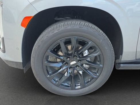 Used 2022 Cadillac Escalade ESV Sport Platinum AWD/4WD image 4