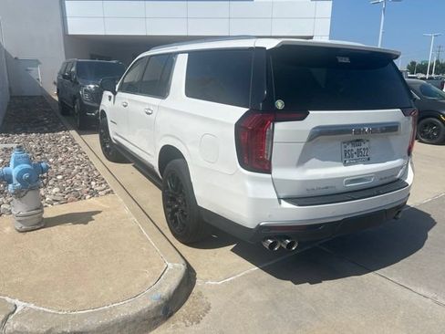 Used 2022 GMC Yukon XL Denali AWD/4WD image 5