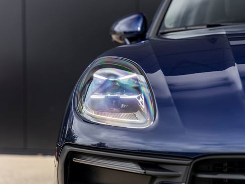 Certified 2025 Porsche Macan image 19