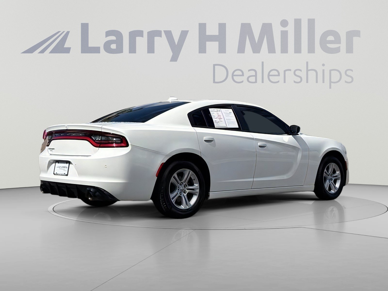 Used 2023 Dodge Charger SXT RWD image 5