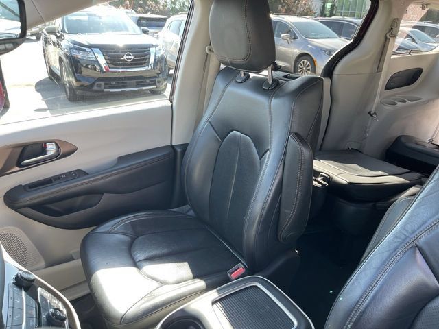 Used 2017 Chrysler Pacifica Touring-L Plus w/ Advanced Safetytec Group FWD image 25